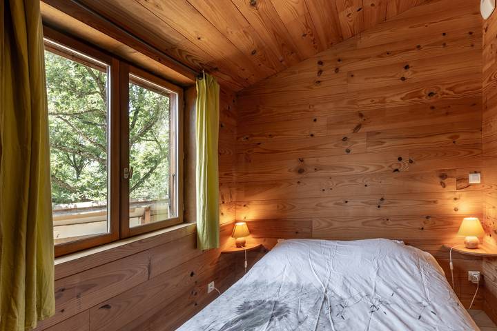 Chalet 'Blanc 8 Persone' con balcone e Wi-Fi in Darbres, Ardèche