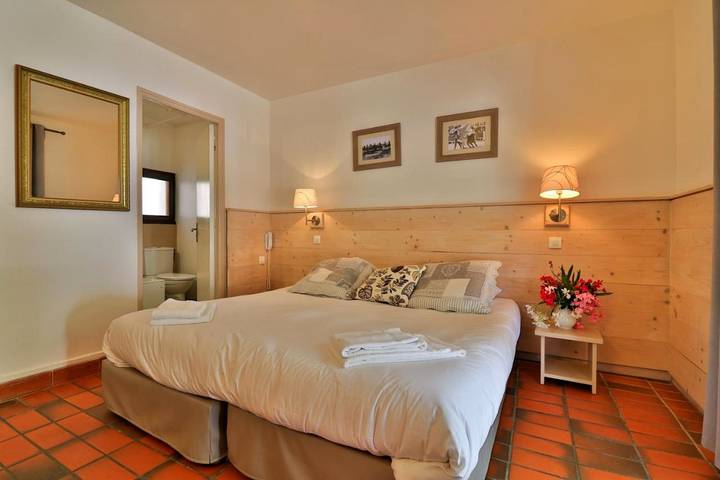 Hôtel pour 3 personnes, avec jardin et piscine dans Bac du sauvage - 2