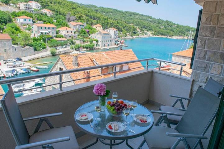 Ferienwohnung für 4 Personen, mit Ausblick und Balkon - 1