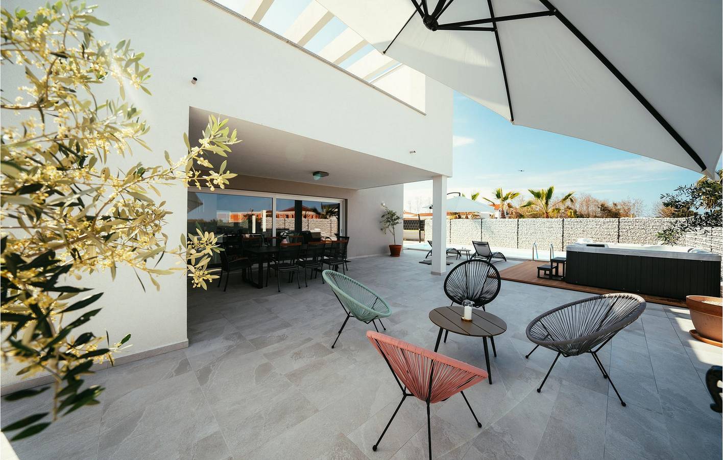 Acogedor apartamento de 1 dormitorio con piscina, terraza y a 1 km de la playa in Nin, Region de Zadar