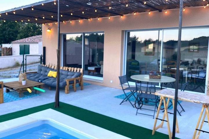 Location de vacances pour 4 personnes, avec jardin, animaux acceptés à Châteauneuf-Val-Saint-Donat