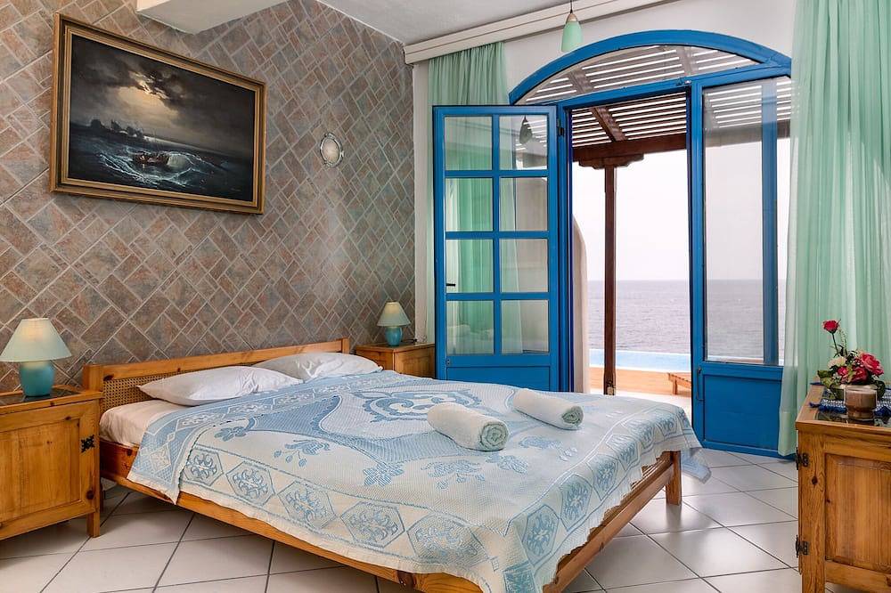 Aegean Seafront Villa in Regionalbezirk Ostattika