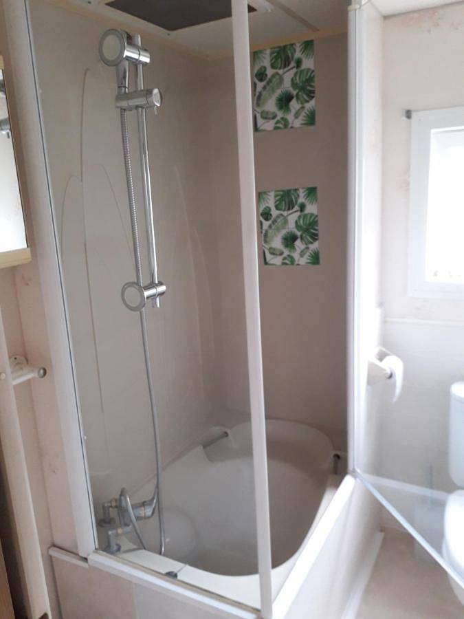 Location de vacances pour 4 personnes, avec Balcon et Terrasse ainsi que Jardin et Vue sur le lac à Chérencé-le-Roussel - 4