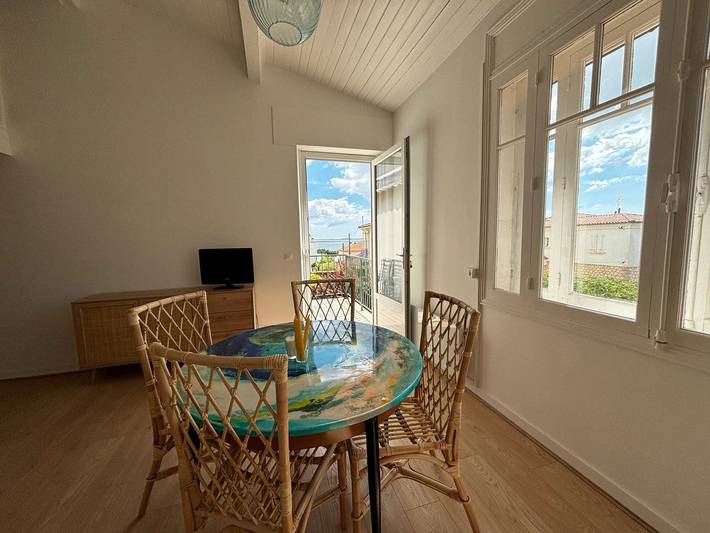 Gîte pour 4 personnes, avec balcon dans Plage du Chay - 2