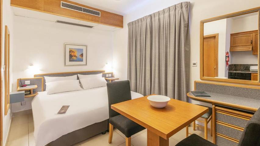 Location de vacances pour 2 personnes, avec bassin pour enfant et jardin ainsi que jacuzzi et piscine dans Qawra - 4