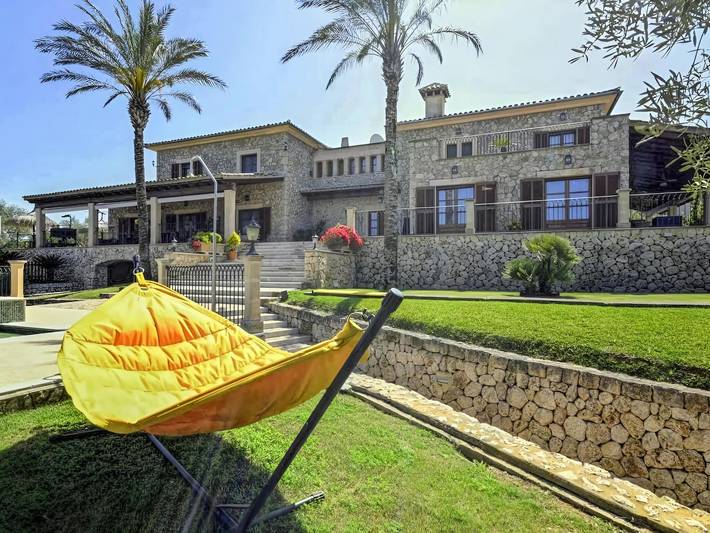 Holiday rental for 16 people, with terrace and pool as well as garden in Manacor