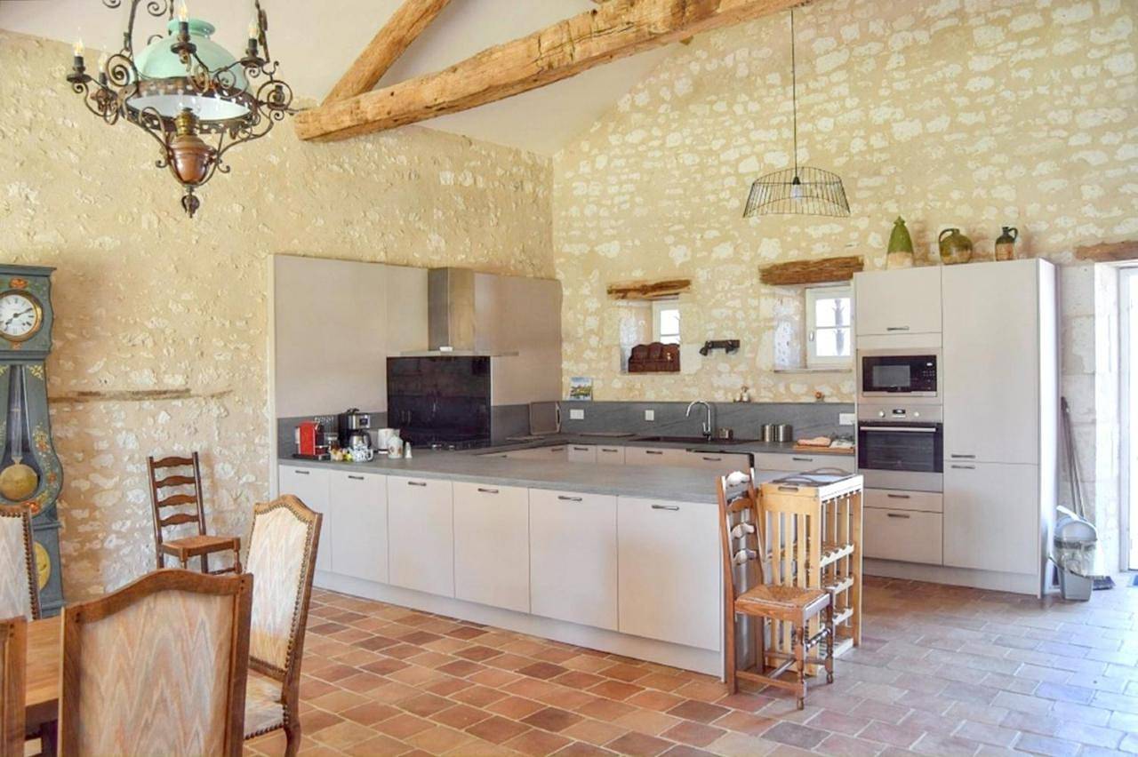 Maison charmante à Monestier avec piscine et jacuzzi in Thénac, Périgord Pourpre