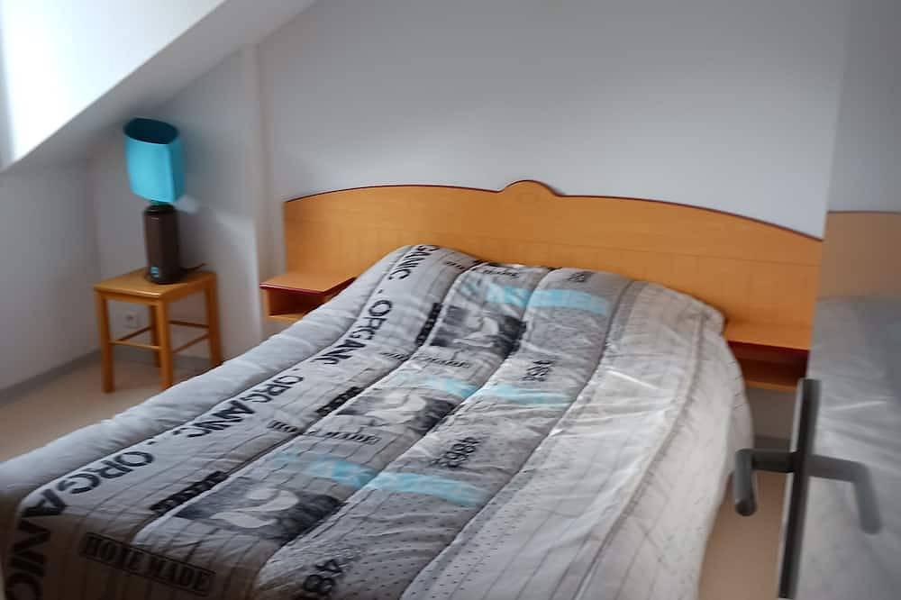 Entire apartment, Charmante Résidence au Pied du Plateau de L'aubrac Saint Geniez D'olt 2 Piscine in Saint-Geniez-d'Olt-et-d'Aubrac, Massif Central