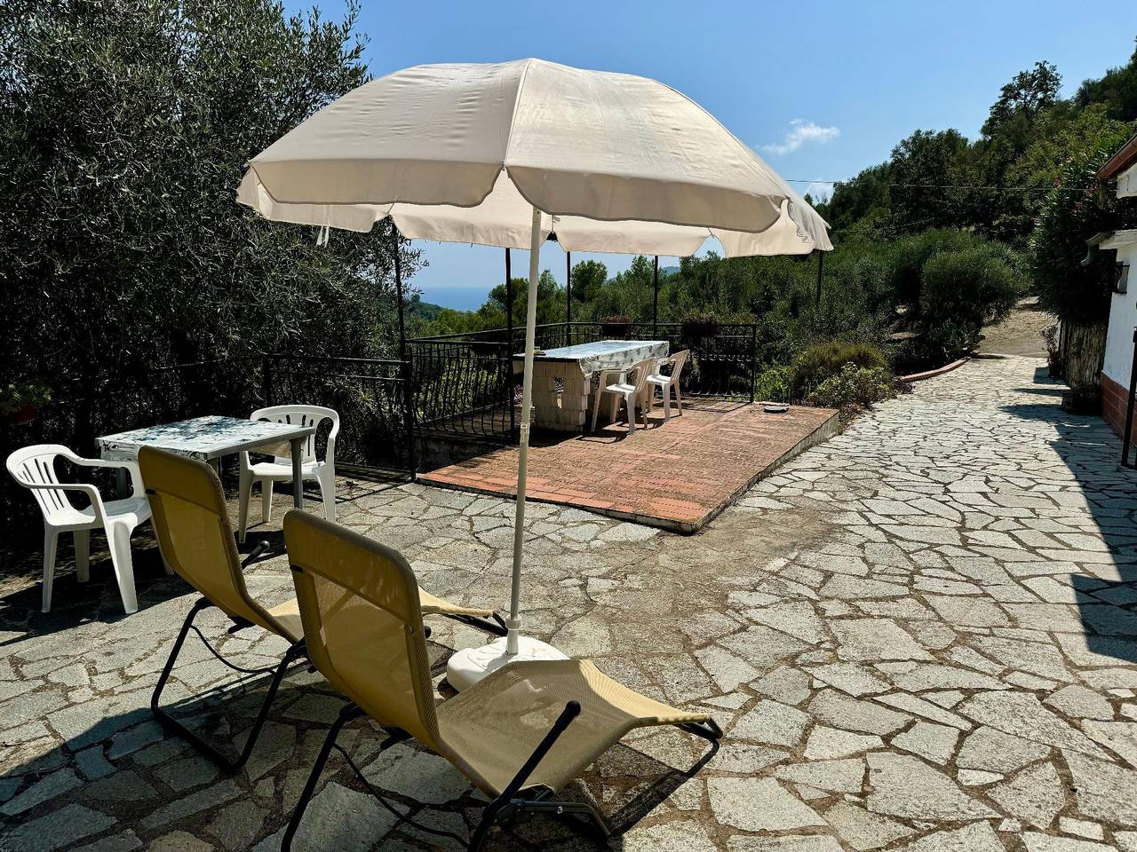 Charmantes Ferienhaus Casa Uliveto mit Terrasse und Garten in Diano San Pietro, Riviera di Ponente