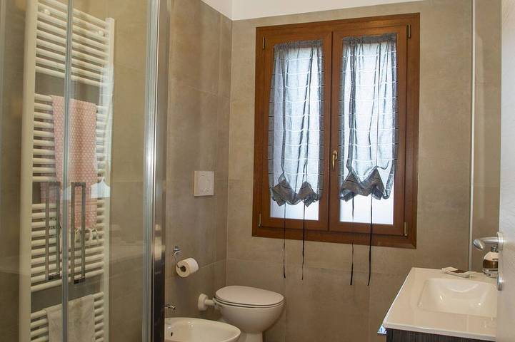 Villa Sumbilla, moderna, con jacuzzi riscaldata, sauna, vicino alla Toscana in Monghidoro, Provincia di Bologna