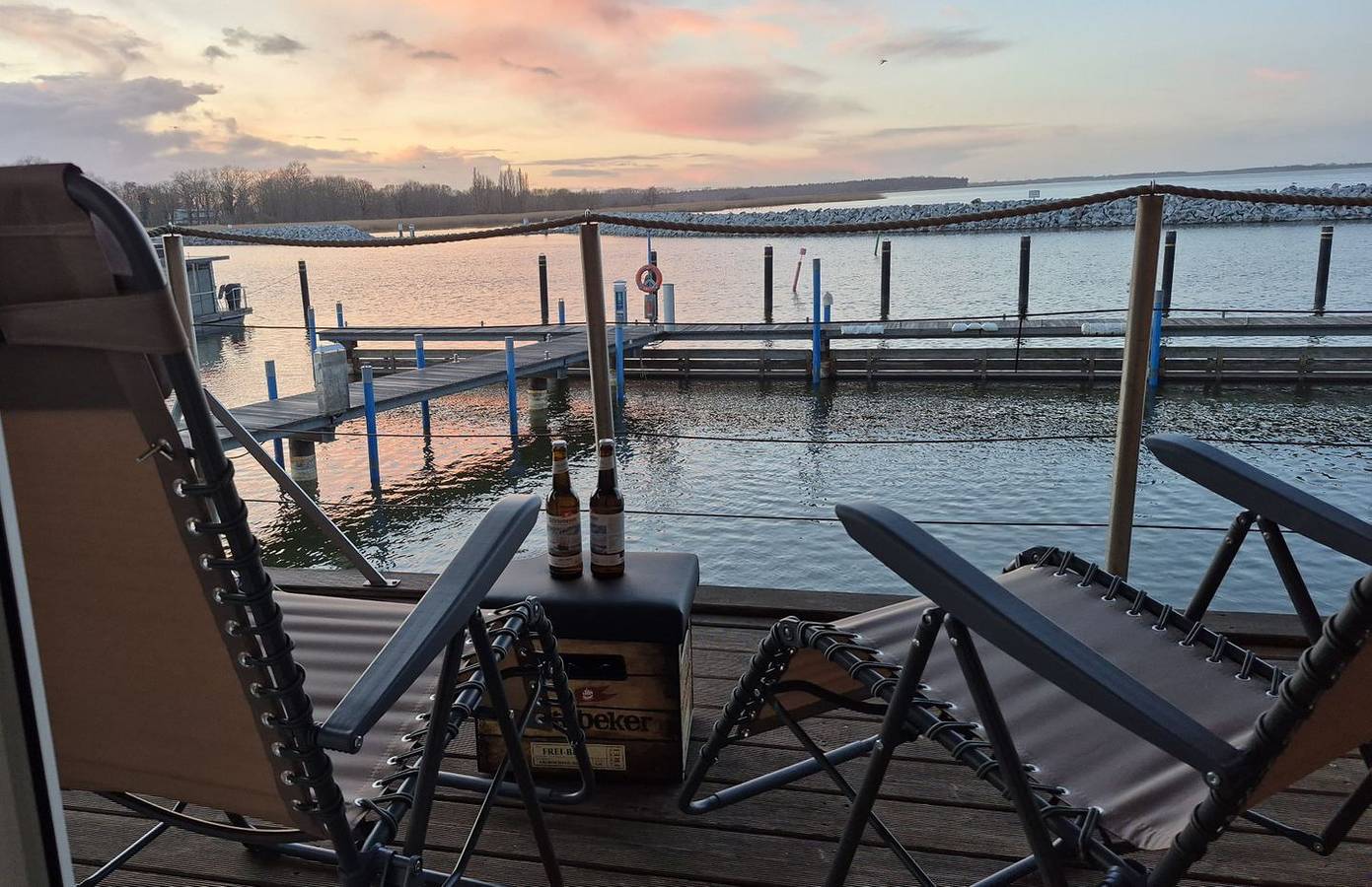 Neu renoviertes schwimmendes Ferienhaus „Fischland“ in Barth in Barth, Vorpommern-Rügen