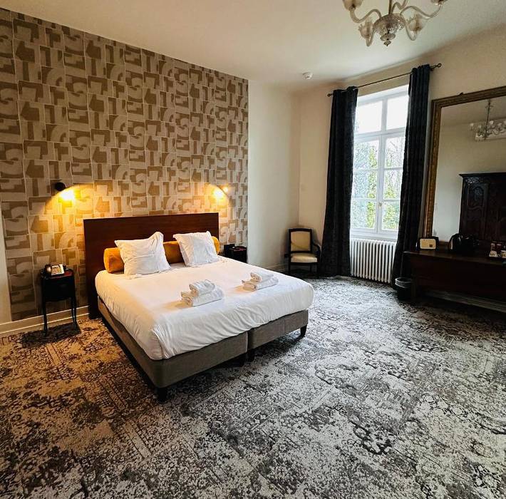 Hôtel pour 2 personnes, avec piscine ainsi que jardin et vue à Crêches-sur-Saône - 2