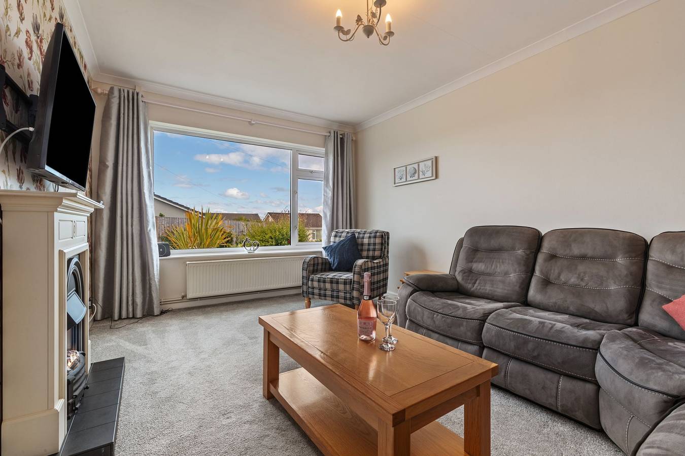 Sea Charm - Cosy Bungalow, Near Beach and Village in Saundersfoot, Pembrokeshire