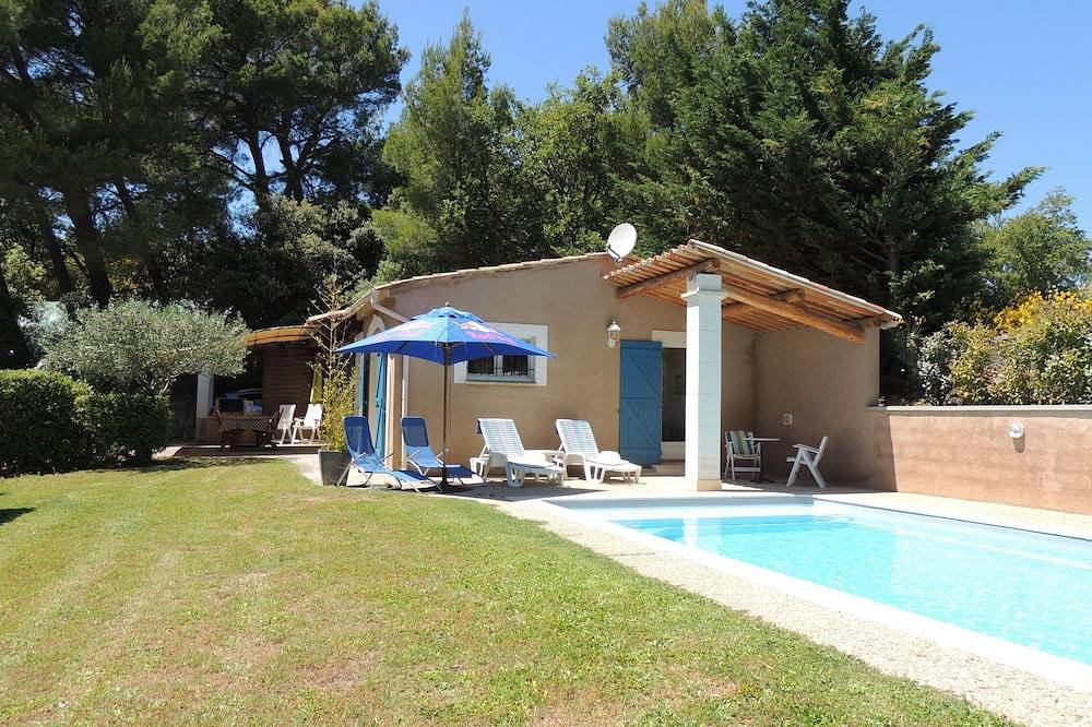 Charming little villa in the countryside. Ideal place for a well-deserved rest in Buisson, Vaucluse