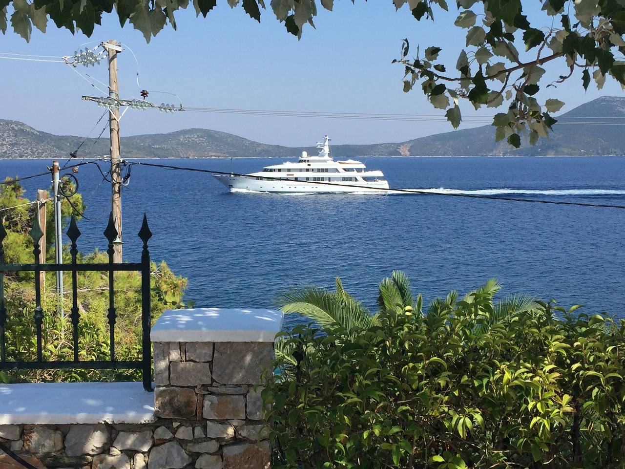 Villa 'Beach Alonissos For 6 People' con piscina compartida, Wi-Fi y aire acondicionado. in Alónnisos