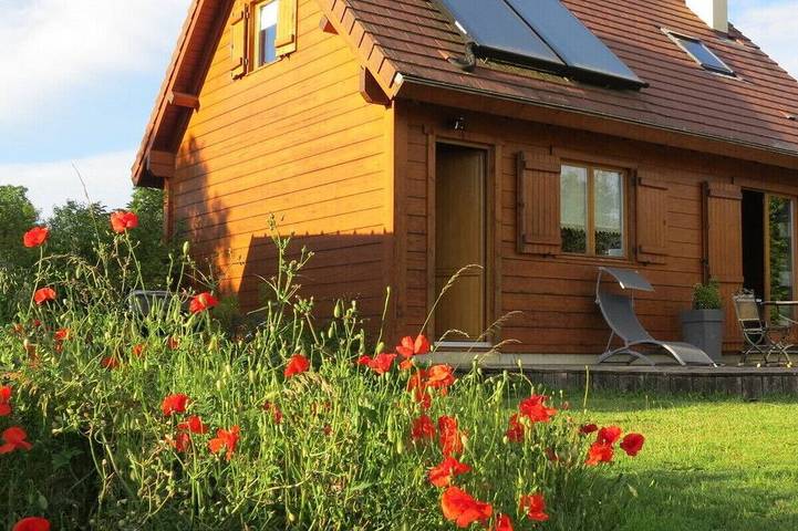 Gîte pour 4 personnes, avec terrasse et jardin à Donzy