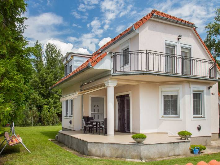 Ferienhaus für 6 Personen, mit Balkon und Terrasse sowie Garten in Balatonmariafürdö