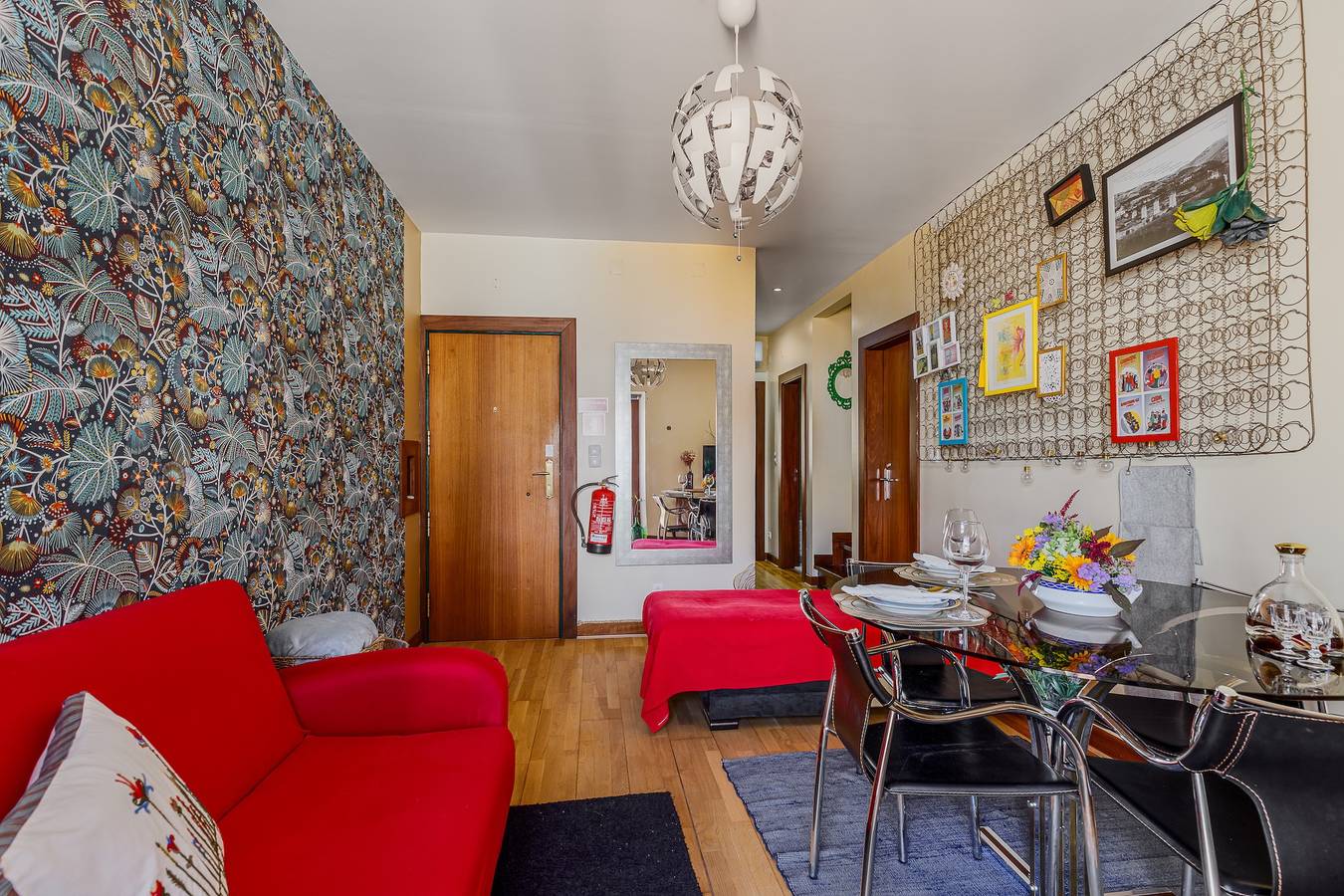 Entire apartment, Holiday Apartment "Atalaia Duplex" with Balcony & Wi-Fi in Encarnação, Lisbon
