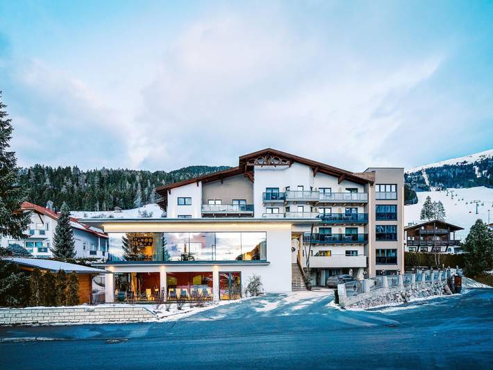 Hotel für 4 Personen, mit Balkon und Terrasse sowie Sauna in Jerzens