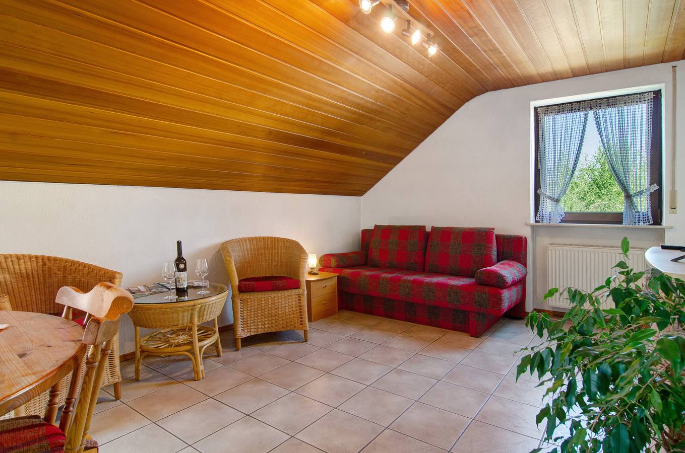 Ganze Wohnung, Ferienwohnung mit Gemeinschaftsgarten und Wi-Fi in Salem, Region Bodensee-Oberschwaben