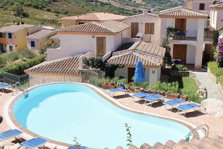 Gîte pour 4 personnes, avec balcon/terrasse et piscine à Tanaunella - 2