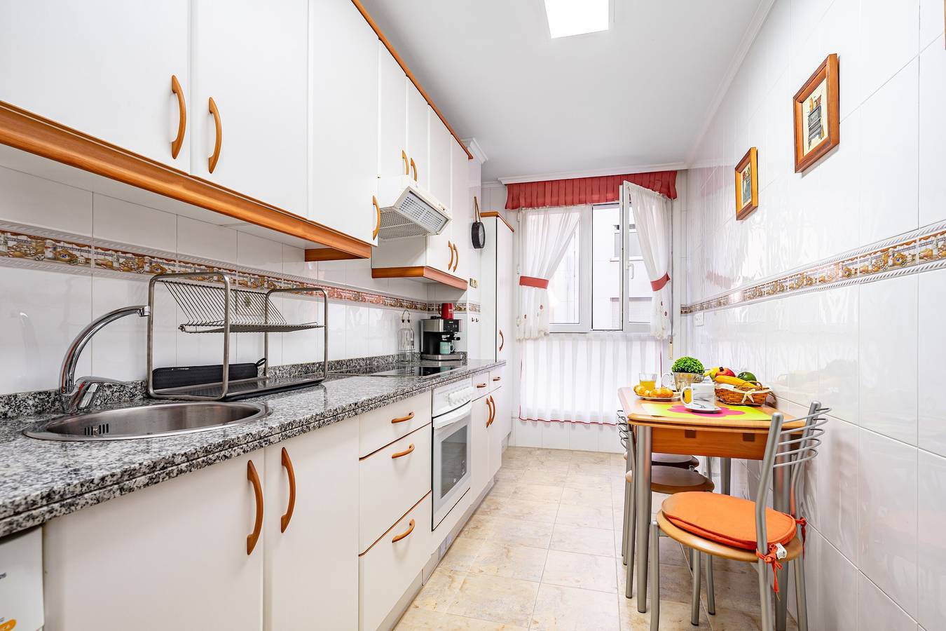 Entire apartment, Apartment 'La Vera Del Sella' with Mountain Views and Wi-Fi in El Puente, Cangas de Onís