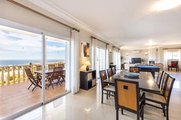 Villa for 10 Guests in Luz, Faro District, Picture 4