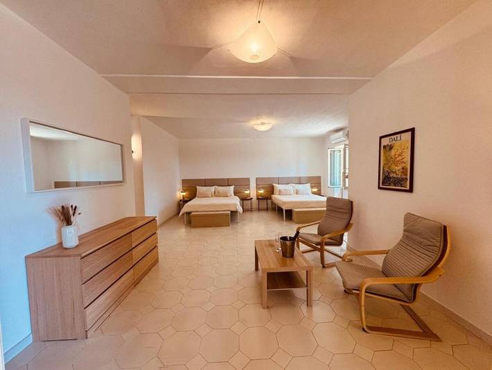 Casa vacanza per 8 persone, con Terrazza e Giardino nonché Piscina e Panorama a Lido Marini