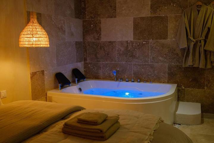 Gîte pour 2 personnes, avec sauna ainsi que jacuzzi et balcon dans Montfavet - 2