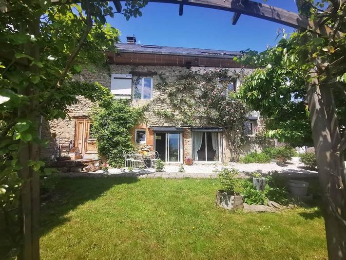 Location de vacances pour 15 personnes, avec jardin ainsi que vue et piscine dans Massingy - 2