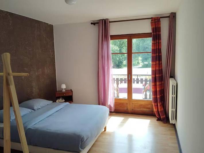 Gîte pour 2 personnes, avec Balcon et Terrasse ainsi que Jardin et Vue dans Chauffayer