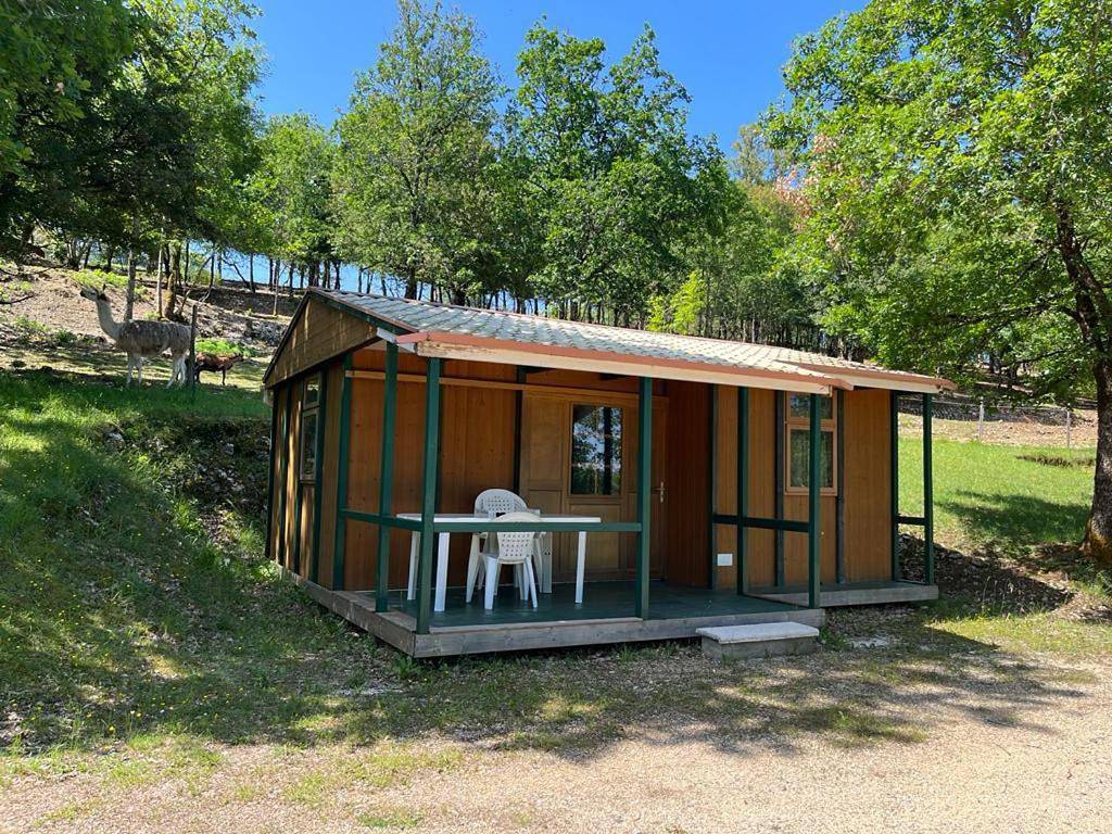 La Colline aux Chalets, Jaccuzi, Sauna in Saint-Chamarand, Quercy