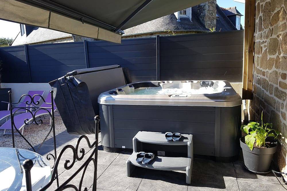 Cottage Merlin 3* Spa Privatif et Sauna in Trélévern, Pink Granite Coast
