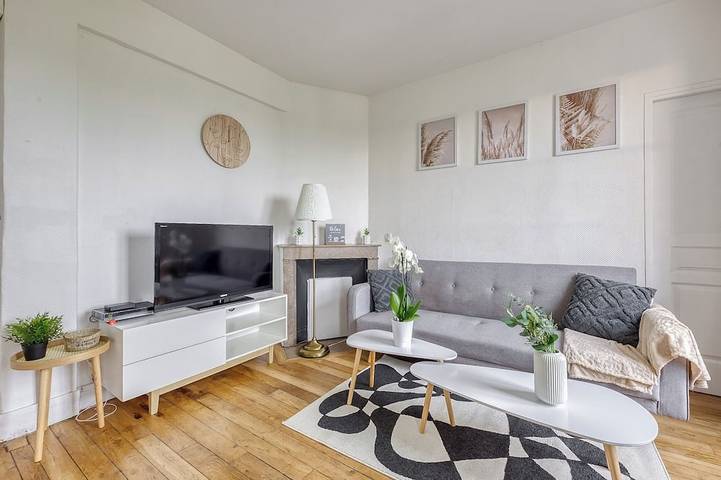 Appartement entier, T2 Cosy et calme au pied de la gare- lac & casino à 200 in Enghien-les-Bains, Val-d'Oise