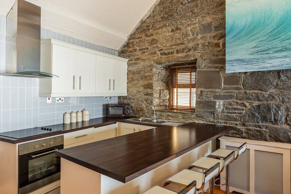 Cross Seas House - Ireland's Closest House to the Sea , Cross Seas - 2 Bedrooms: 1 Double Rooms, 1 T in Lahinch, County Clare