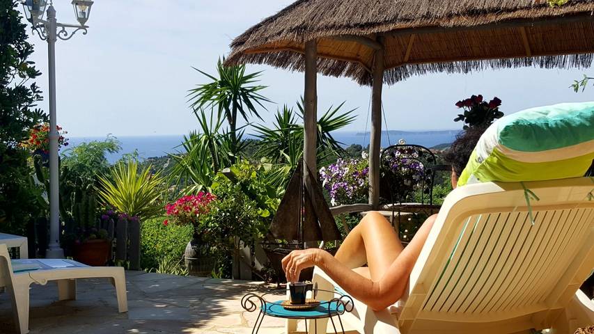 Chambre d’hôte pour 3 personnes, avec Jacuzzi ainsi que Jardin et Sauna dans le Var