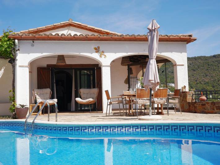 Ferienhaus für 6 Personen, mit Meerblick und Terrasse sowie Pool und Garten - 1