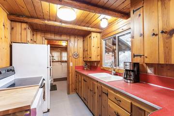 Log Cabin for 10 Guests in Yakima County, Picture 2