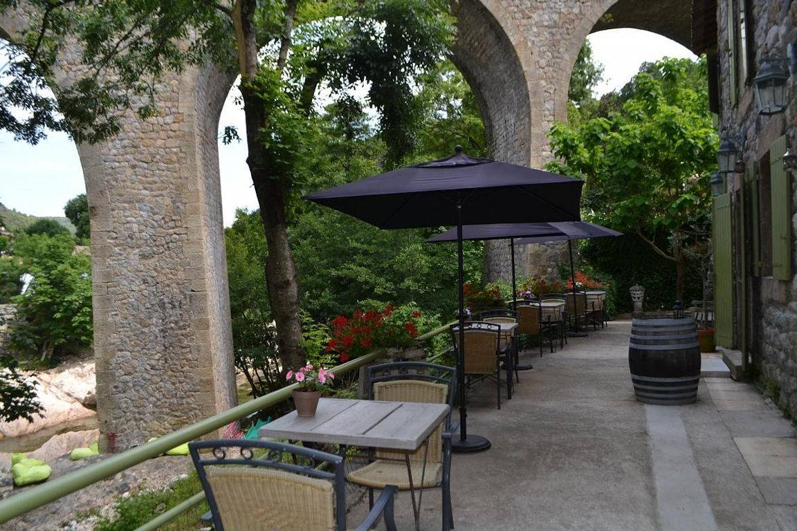 Maison Sous Le Pont - Chambre Le Nouveau Pont in Neyrac les Bains, Meyras
