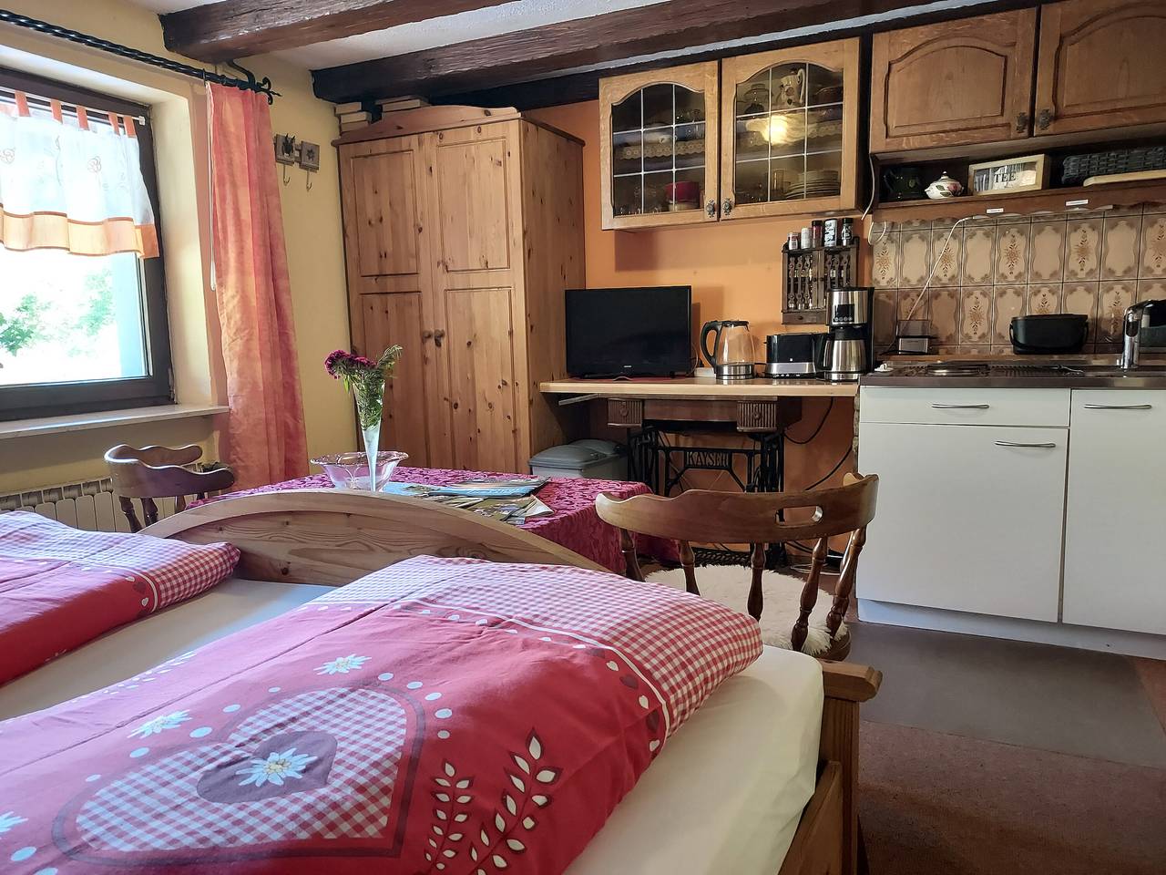 Ganze Wohnung, Ferienwohnung 'Schwalbennest' mit Gemeinschaftsgarten und Wi-Fi in Zell am Harmersbach, Mittlerer Schwarzwald