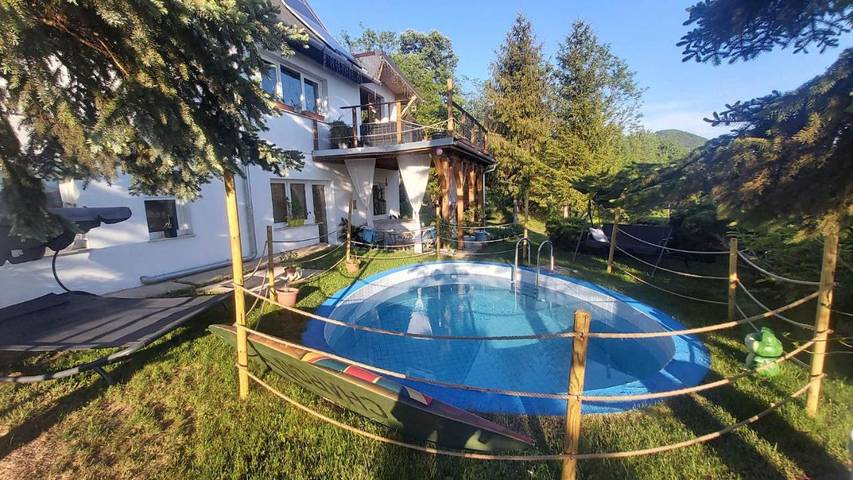 Gîte pour 8 personnes, avec vue ainsi que jardin et piscine, animaux acceptés dans Pilisvorosvar - 3