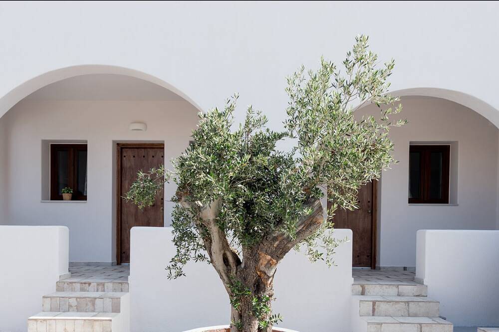 Ganze Wohnung, Elia Residences 2 bedrooms luxury apartment near town in Karterados, Santorin