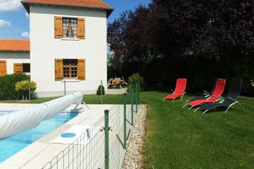 Gîte pour 4 personnes, avec piscine et terrasse, animaux acceptés à Ribérac