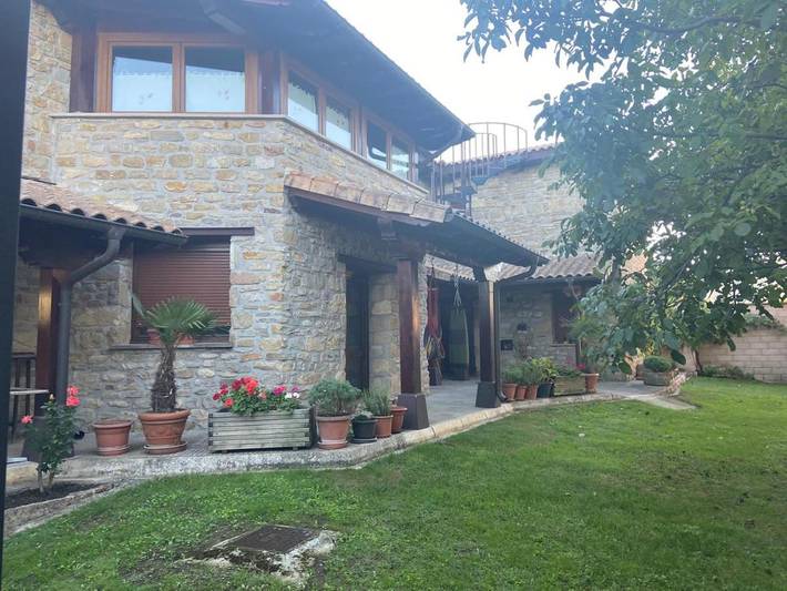 Casa de vacaciones para 14 personas, con jardín además de piscina y vistas - 1