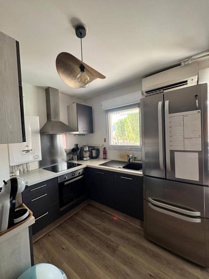 Appartement entier, Two-Bedroom Apartment in Saint-Jean-de-Védas, Côte méditerranéenne (France)