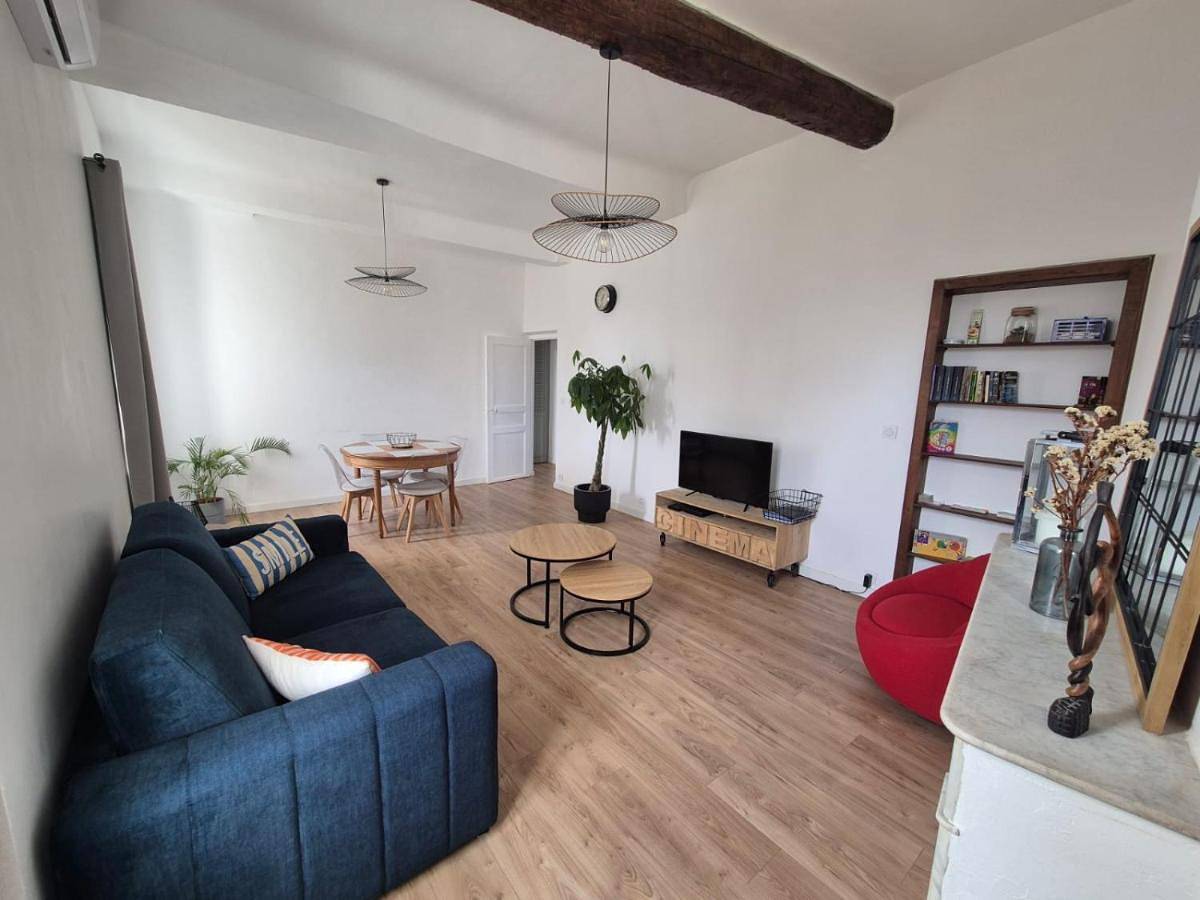 Appartement entier, En plein coeur de Pélissanne - 55 m2 rénovés - Avec Parking in Pélissanne, Région d'Aix-en-Provence