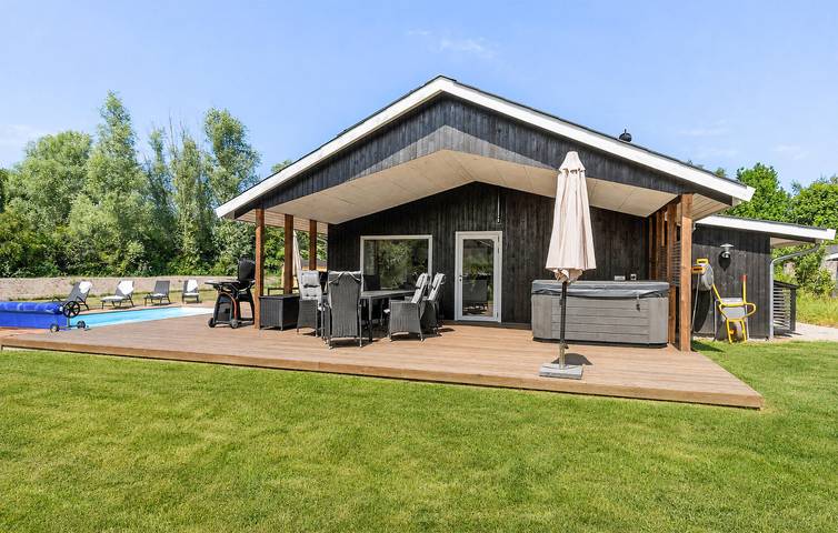 Ferienhaus für 10 Personen, mit Terrasse und Sauna sowie Whirlpool und Garten in Kramnitse - 2