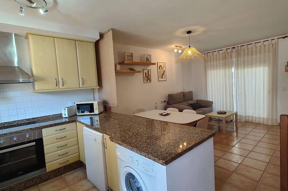Apartamento entero, Can Sord- Apartamento con amplia Terraza/Jardín.  Con A/C y wifi in La Savina, Formentera