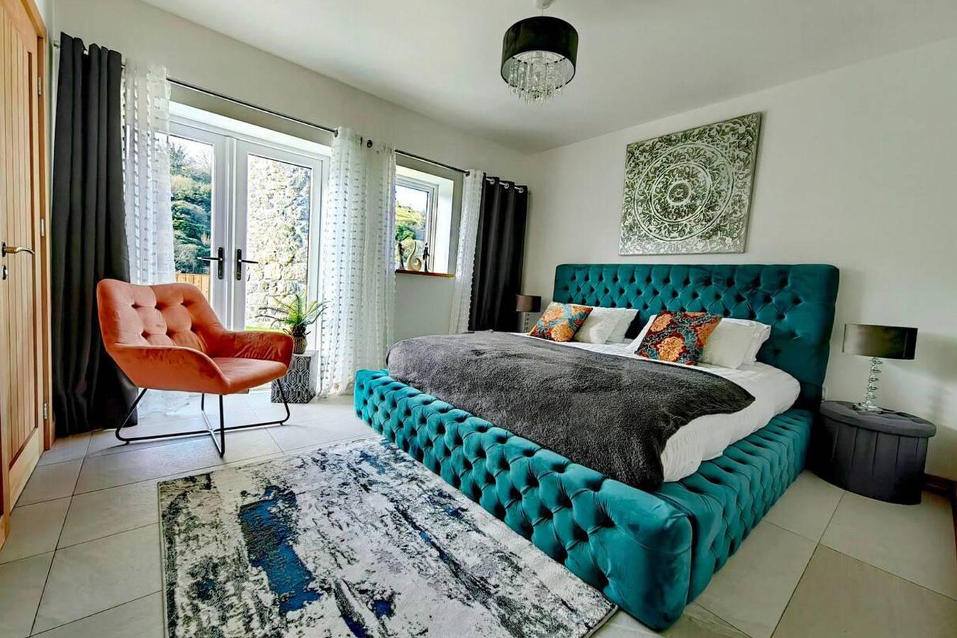 4 Bed Villa Sleeps 8 -Private Terrace-Free parking in Cornwall