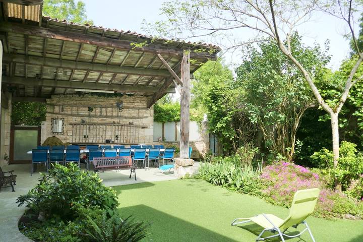 Gîte pour 15 personnes, avec terrasse et jardin